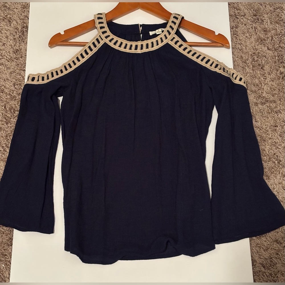 Navy Blue Cold-Shoulder Bell Sleeved Flowy Top | Size Small